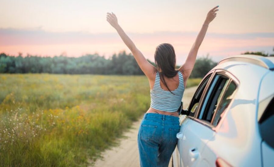 Auto entrepreneure en périnatalité et salariée : comment gérer ?